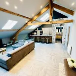 Spacious Modern Quiet - Hypercentre Apartment